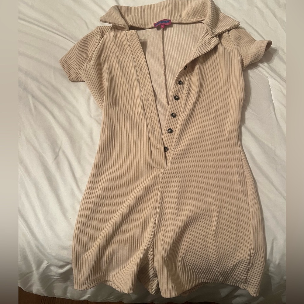 Lucia Ribbed Romper - Picture 2 of 4